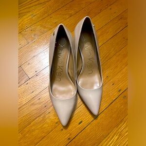 Col/vinklein choes for women size .6.M good condition color silver